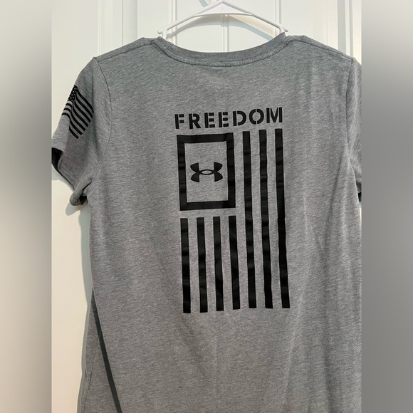Under Armour Women's New Freedom Flag T-Shirt - Picture 10 of 12